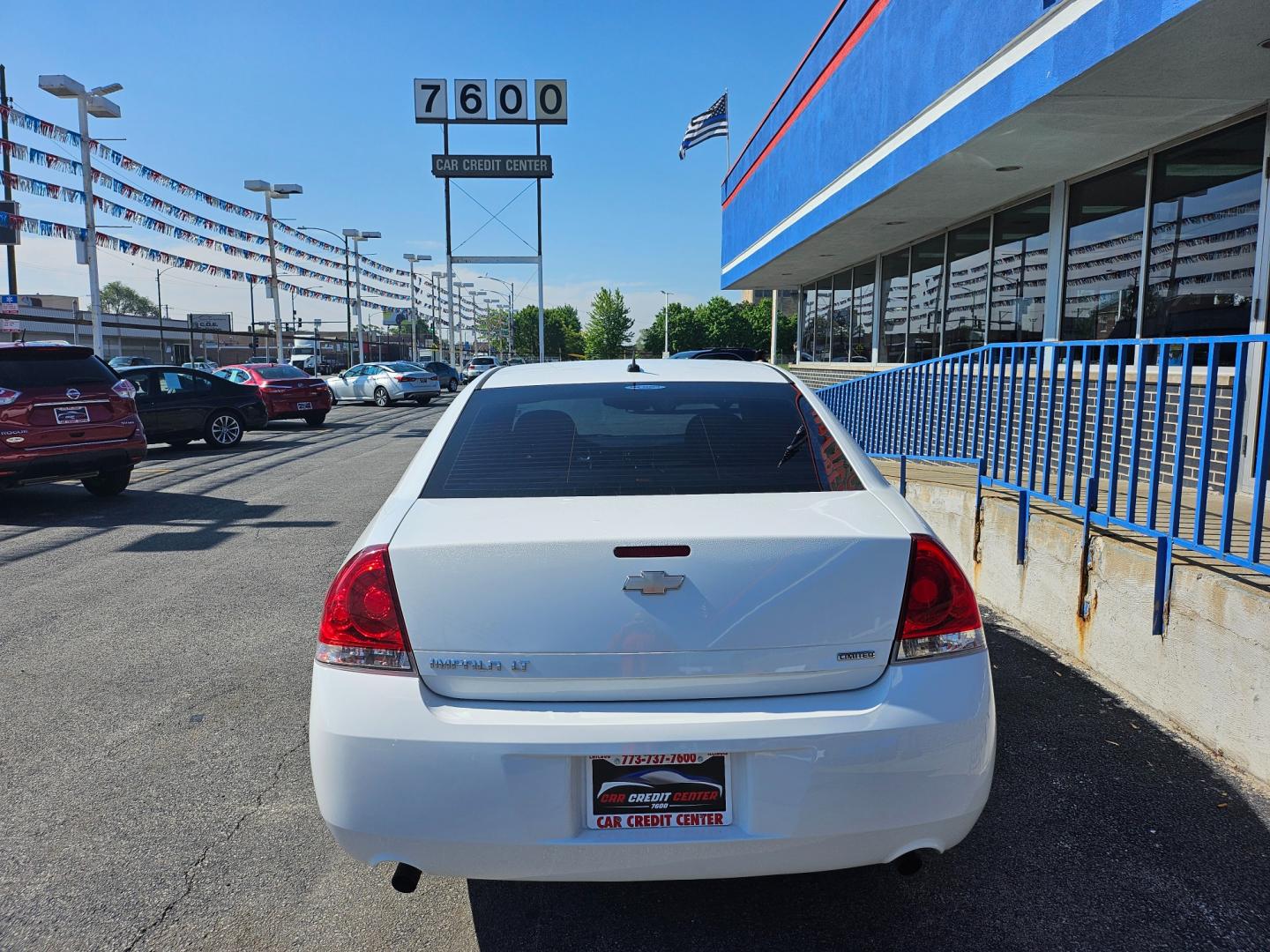 2014 WHITE Chevrolet Impala LT (2G1WB5E39E1) with an 3.6L V6 DOHC 16V FFV engine, 6-Speed Automatic transmission, located at 7600 S Western Ave., Chicago, IL, 60620, (773) 918-3980, 0.000000, 0.000000 - Photo#3